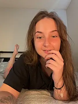 MadilynX777 online show from October 16, 2025, 9:05 pm