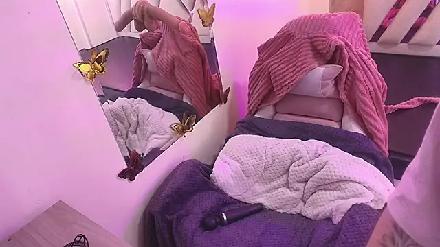 Lilith curvy online show from December 21, 2025, 7:43 pm