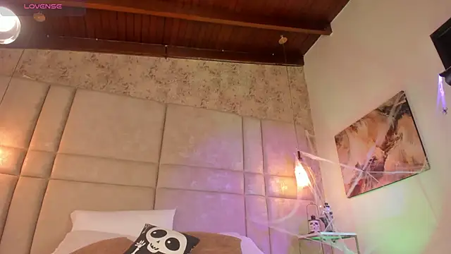 Mily Vermont online show from October 29, 2025, 8:10 pm