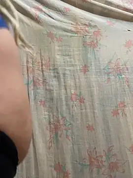 Cuckold-masters-dog online show from November 27, 2025, 3:14 pm