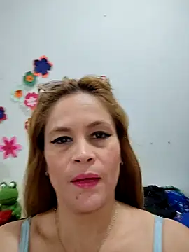 Snapshot of Chica_fuego chatting on September 16, 2025, 7:15 pm Chica fuego online show from September 16, 2025, 7:15 pm