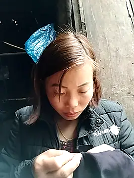 Annaacutee online show from December 15, 2025, 1:21 am