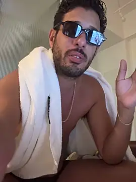 husbandandwifetobe online show from October 10, 2025, 10:14 am