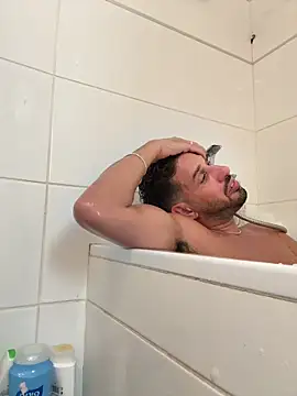 husbandandwifetobe online show from October 17, 2025, 9:23 am