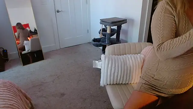 Snapshot of Milfy2017 chatting on October 17, 2025, 8:55 pm Milfy2017 online show from October 17, 2025, 8:55 pm