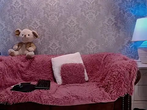 Snapshot of Ella_Raven chatting on April 3, 2026, 5:16 am Ella Raven online show from April 3, 2026, 5:16 am