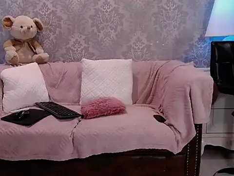 Snapshot of Ella_Raven chatting on April 7, 2026, 5:19 am Ella Raven online show from April 7, 2026, 5:19 am