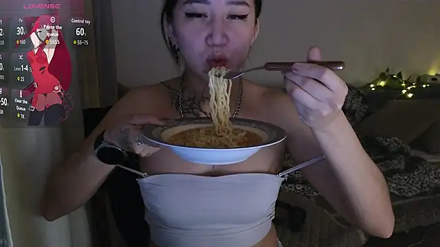 Snapshot of EvaDior13 chatting on October 5, 2025, 4:27 pm EvaDior13 online show from October 5, 2025, 4:27 pm