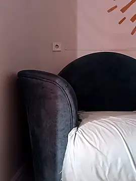 Snapshot of KisaVixen chatting on October 10, 2025, 9:41 am KisaVixen online show from October 10, 2025, 9:41 am