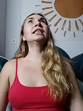 Snapshot of KisaVixen chatting on October 17, 2025, 3:58 pm KisaVixen online show from October 17, 2025, 3:58 pm