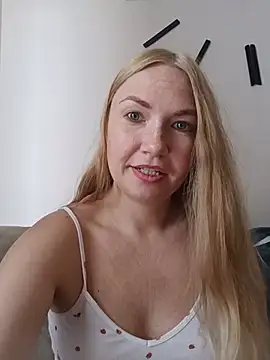 KisaVixen online show from July 17, 2026, 9:27 am
