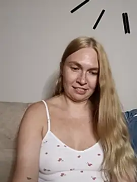 KisaVixen online show from July 17, 2026, 9:30 pm