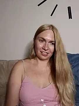 KisaVixen online show from July 18, 2026, 9:40 pm