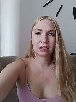 KisaVixen online show from August 4, 2026, 12:30 pm
