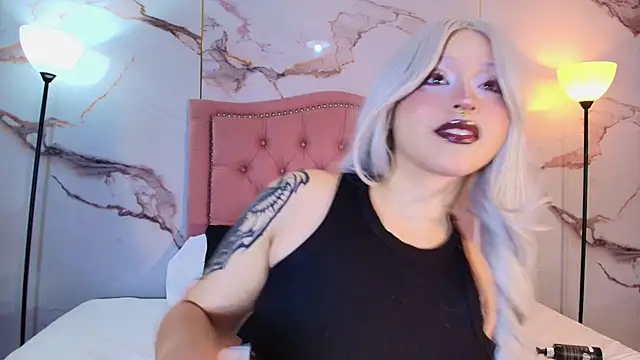 Snapshot of Suxan_White_ chatting on May 20, 2026, 9:43 pm Suxan White online show from May 20, 2026, 9:43 pm