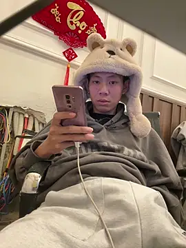 linh21107 online show from April 21, 2026, 12:11 pm