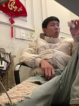 linh21107 online show from April 22, 2026, 1:34 pm