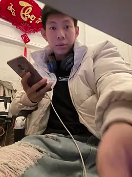 linh21107 online show from April 24, 2026, 1:13 pm