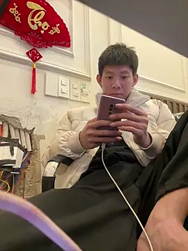linh21107 online show from May 2, 2026, 12:32 pm