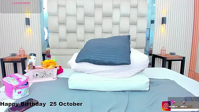 nahomye teylor online show from October 8, 2025, 3:04 am