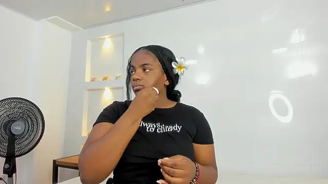 nahomye teylor online show from October 15, 2025, 11:38 pm