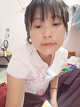linda bae00 online show from May 25, 2026, 12:11 pm