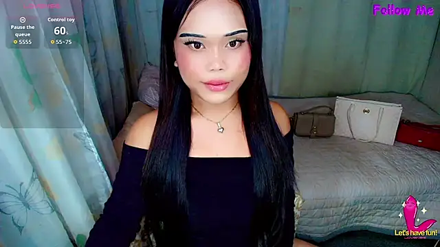 Cassandra Luxx online show from June 19, 2026, 7:28 pm