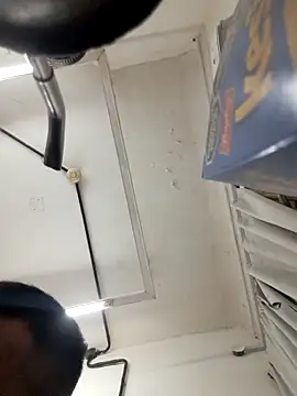 EmeyErre online show from April 11, 2026, 6:18 am