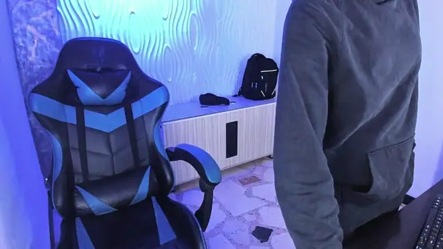 alison moon7 online show from November 8, 2025, 11:21 am