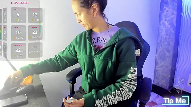 alison moon7 online show from February 3, 2026, 12:43 pm