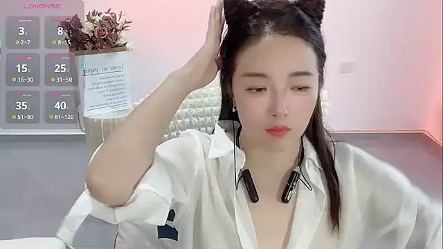 Snapshot of Xiali-166 chatting on October 2, 2025, 10:00 am Xiali-166 online show from October 2, 2025, 10:00 am