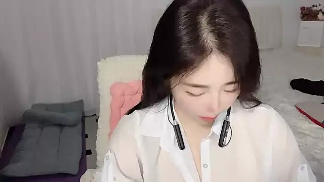 Xiali-166 online show from November 23, 2025, 9:03 pm