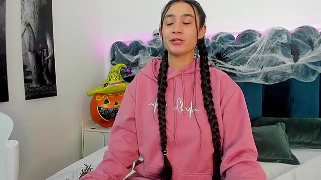 EmilyHanks  online show from October 24, 2025, 11:34 pm