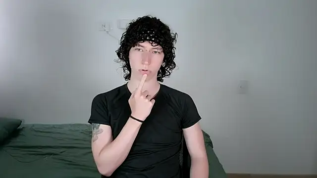 Snapshot of v3niceb1tch chatting on March 8, 2026, 6:55 pm v3niceb1tch online show from March 8, 2026, 6:55 pm