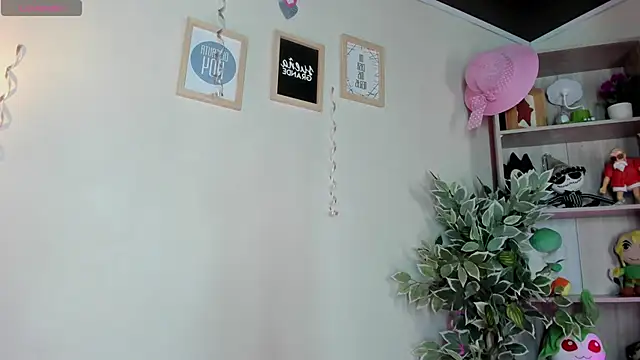 Snapshot of Lana_Dreams_ chatting on September 18, 2025, 1:18 am Lana Dreams  online show from September 18, 2025, 1:18 am