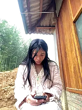 Snapshot of EmLy02 chatting on November 13, 2025, 1:26 am EmLy02 online show from November 13, 2025, 1:26 am