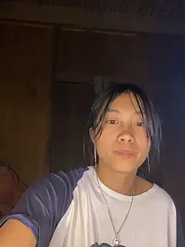 Snapshot of EmLy02 chatting on November 15, 2025, 1:18 pm EmLy02 online show from November 15, 2025, 1:18 pm