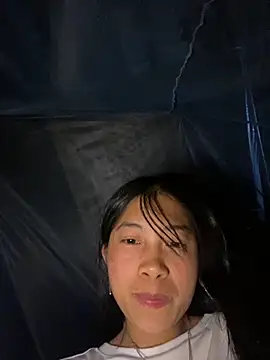 Snapshot of EmLy02 chatting on November 22, 2025, 11:31 am EmLy02 online show from November 22, 2025, 11:31 am