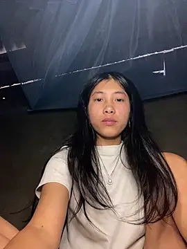 Snapshot of EmLy02 chatting on December 15, 2025, 1:21 am EmLy02 online show from December 15, 2025, 1:21 am