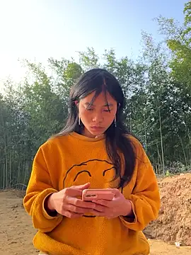 Snapshot of EmLy02 chatting on January 18, 2026, 12:36 am EmLy02 online show from January 18, 2026, 12:36 am