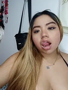 Snapshot of Emily__Hott chatting on May 21, 2026, 5:47 am Emily Hott online show from May 21, 2026, 5:47 am