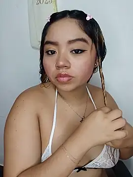 Snapshot of Emily__Hott chatting on May 22, 2026, 9:26 am Emily Hott online show from May 22, 2026, 9:26 am
