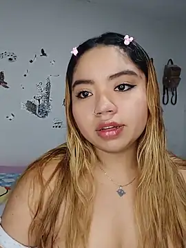 Snapshot of Emily__Hott chatting on May 22, 2026, 11:43 pm Emily Hott online show from May 22, 2026, 11:43 pm