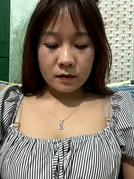 qinejr37 online show from November 24, 2025, 2:06 pm