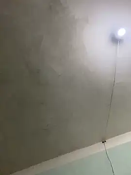 qinejr37 online show from November 25, 2025, 2:11 am