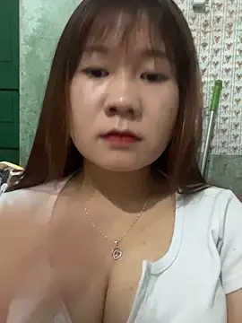 qinejr37 online show from December 16, 2025, 1:32 am