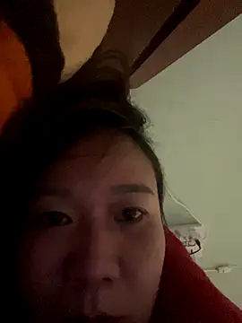 qinejr37 online show from December 17, 2025, 2:23 pm