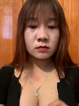 qinejr37 online show from December 22, 2025, 1:57 am