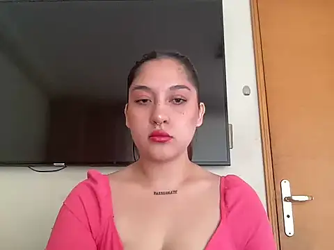 Snapshot of smokemilv chatting on October 18, 2025, 5:46 pm smokemilv online show from October 18, 2025, 5:46 pm