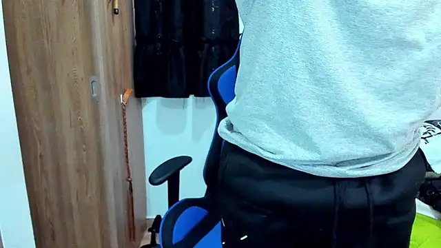 javiersexymann online show from December 4, 2024, 5:22 pm